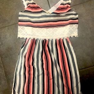 Dress with pockets and a scarf